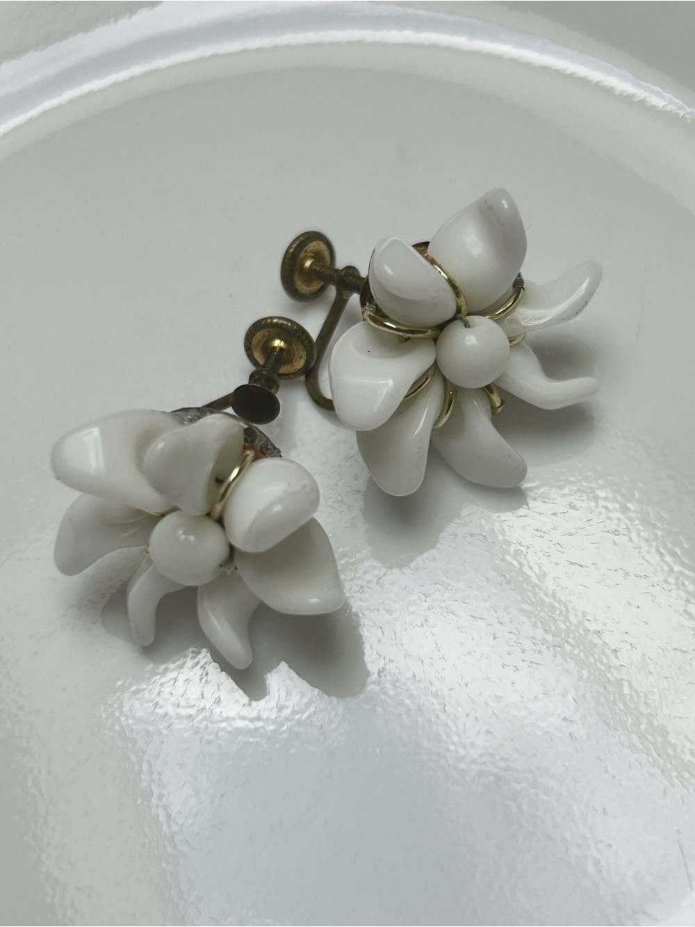 Vintage White Floral screw back Earrings - Classic Women's Jewelry